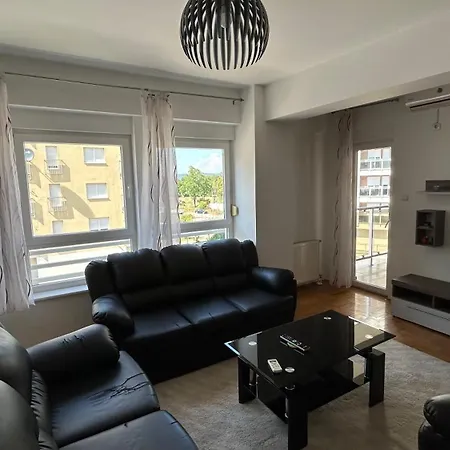 Cozy Near Centre Μπάνια Λούκα